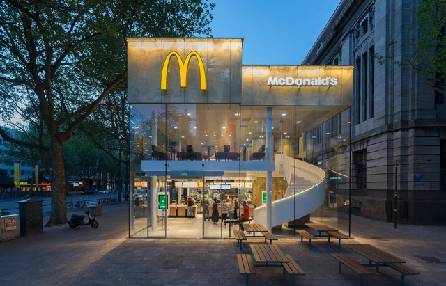 Pabellón McDonald's en Coolsingel / mei architects and planners - Almacenes