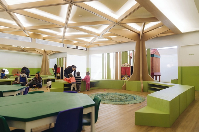 Kinder MD / ARQHE + Miriam Marcos - Kindergarten, Fijación Vigas, Mesas, Sillas