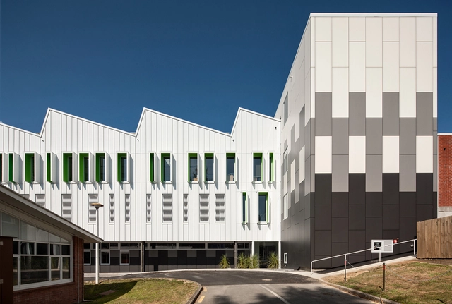 Centro Kathleen Kilgour / Wingate + Farquhar Architects - Clínica