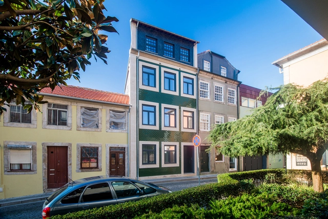 Edifício Domum / Dejanira Abreu - Apartamentos, Fachada, Porta