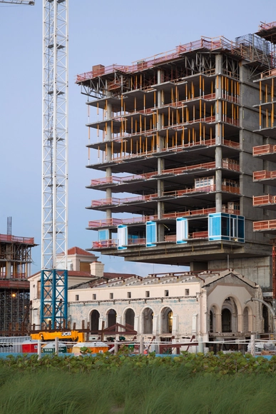 Richard Meier Tops Out on Florida Beach "Surf Club" - Featured Image