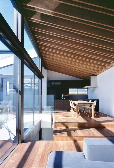 Casa Patio / APOLLO Architects & Associates - Casas