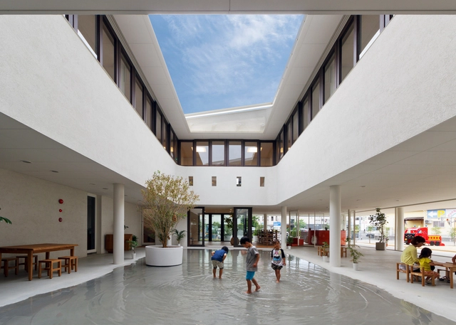 Jardín infantil y guardería D1 / HIBINOSEKKEI + Youji no Shiro  - Kindergarten