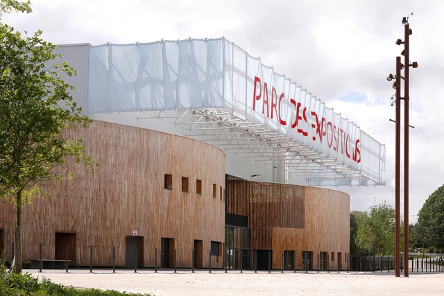 Reconstrucción del Exhibition Center Hall 2 / Jean-François Schmit - Remodelaciones