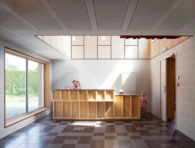 Salón Comunitario en Saint Pierre des Bois / Boidot & Robin Architects - Centro Comunitario