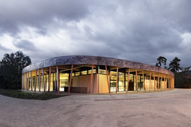 Centro Deportivo en Schuldorf Bergstrasse / Loewer + Partner Architekten - Centro Multideportivo
