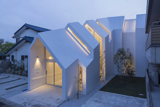 Clínica Asahicho / hkl studio - Centro De Salud