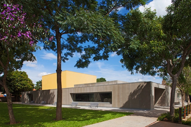 Instituto Dona Ana Rosa / RoccoVidal Perkins+Will - Edifícios Institucionais, Jardim, Fachada, Arco
