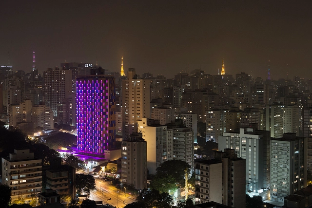 La criatura de luz / Estudio Guto Requena - Imagen Principal