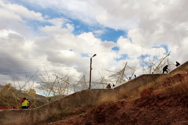 “Uraycamuy”: la conversión de un espacio abandonado en un área de juegos en los cerros de Camargo, Bolivia - Imagen Principal