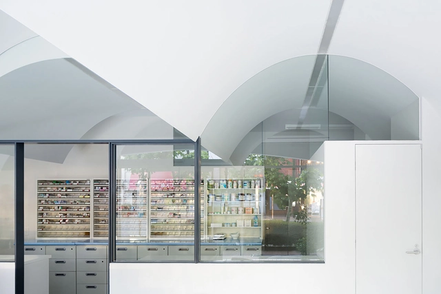 Farmacia en Omori / MAMM DESIGN - Diseño De Interiores