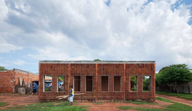 Centro de Desarrollo Comunitario / OCA + BONINI - Centro Comunitario, Jardín, Fachada, Puerta
