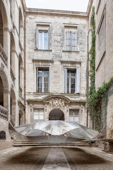 FAKT crea una 'nube' metálica flotante en Montpellier - Imagen Principal