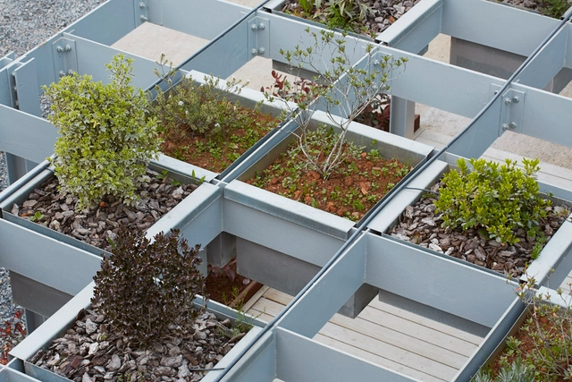 En Detalle: jardín elevado en Caleras de San Cucao, por Longo+Roldán Arquitectos - En Detalle
