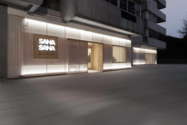 Centro de fisioterapia y estética SanaSana / NAN Arquitectos - Ampliación, Fachada, Pilares