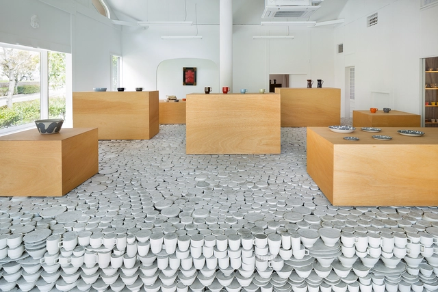 Tienda de cerámica Maruhiro - Hasami / Yusuke Seki - Diseño De Interiores
