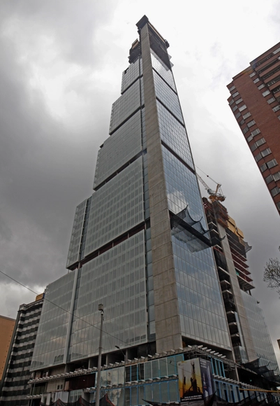 En construcción: BD Bacatá / Alonso & Balaguer - Rascacielos , Fachada, Urbano