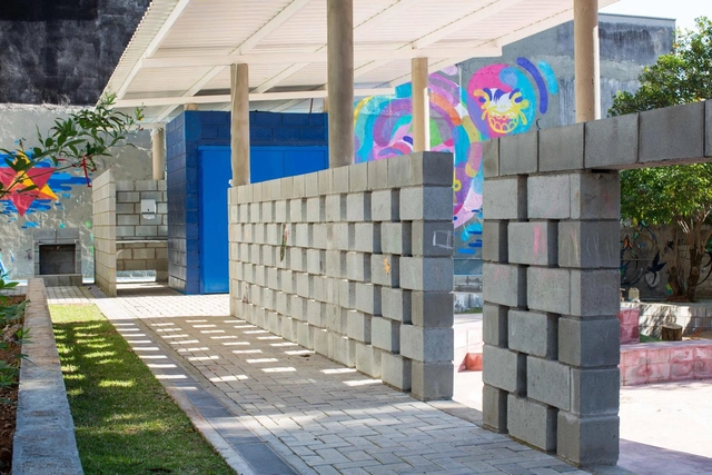 Espaço Lúdico Sinhazinha Meirelles / Grupo Fresta - Jardim De Infância, Jardim, Fachada, Arco