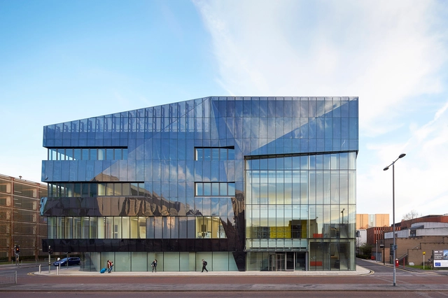 Instituto Nacional del Grafeno / Jestico + Whiles - Universidad