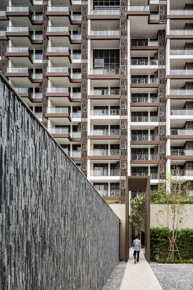 Baan Plai Haad / Steven J. Leach Architects - Apartamentos