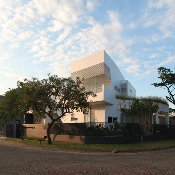 IPCW Residence / Ivan Priatman Architecture - Houses, Facade