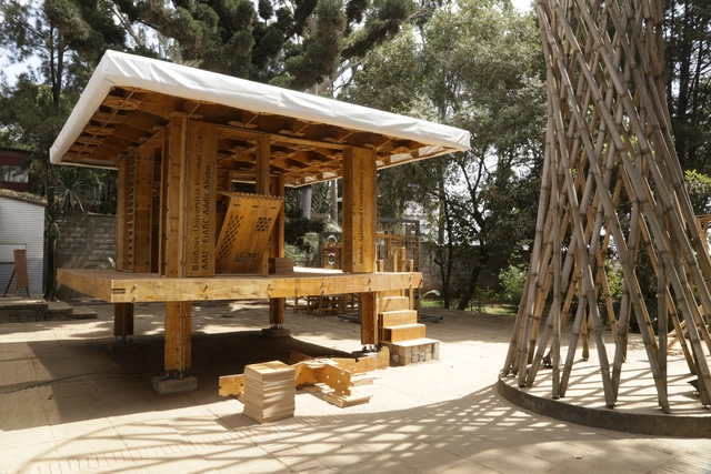 Estudiantes construyen trilogía de viviendas experimentales para enfrentar la hiperurbanización en África - Sustentabilidad