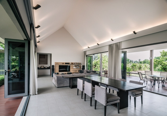La Casa del Triángulo / Phongphat Ueasangkhomset - Casas