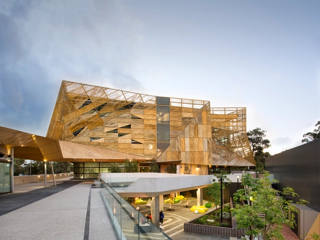 Edificio de servicios estudiantiles Ngoolark / JCY Architects and Urban Designers - Universidad