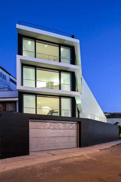 Casa Vertical / Juan Carlos Doblado - Casas