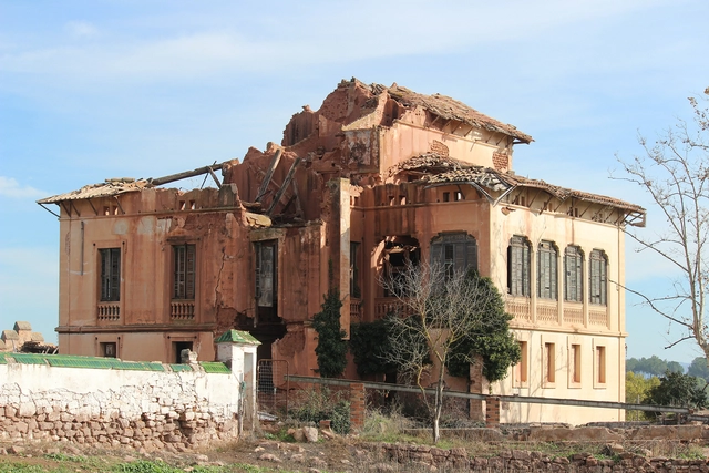 Barcelona: rehabilitación de la Torre Lluvià de Manresa, edificio de 1896 - Imagen Principal