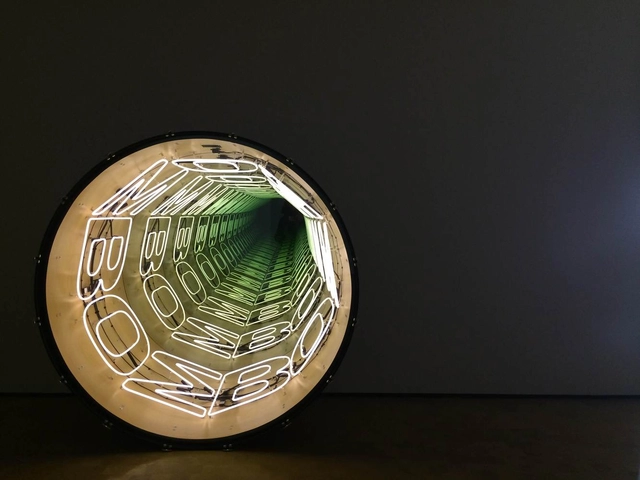 Una guerra silenciosa e imposible, la retrospectiva de la obra de Iván Navarro en Chile - Arte Y Arquitectura