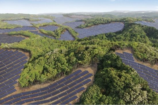 En Japón convierten campos de golf abandonados en granjas solares - Imagen Principal