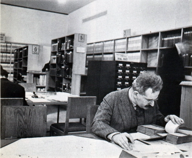 The Long(ish) Read: Walter Benjamin Unpacking his Library - Featured Image
