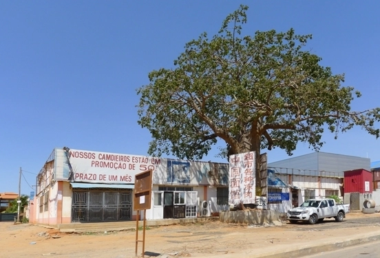 Rua da Estrada de Luanda / Álvaro Domingues - Imagem de Destaque