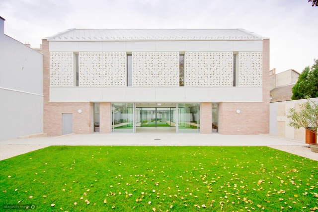 Parroquia Reina Celestial / 4 plusz Építész Stúdió - Remodelaciones
