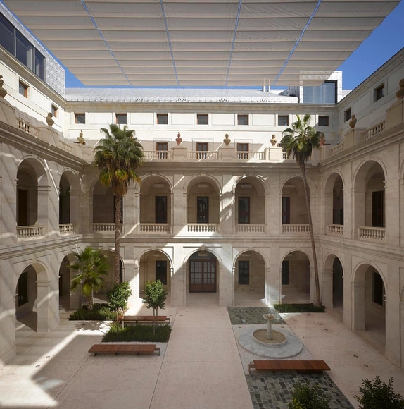 Museo de Málaga / Pardo Tapia Arquitectos - Reconversión, Patio interior, Fachada, Arcada, Puerta, Arco, Pilares