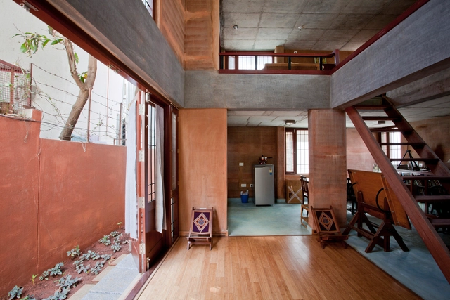 Hamsa's House / Biome Environmental Solutions - Houses, Door, Beam, Stairs, Facade, Handrail