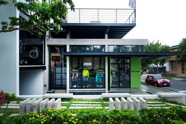 Centro de Referencia Scott / FCB Arquitectura - Tienda, Jardín, Puerta, Fachada, Escaleras