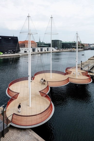 Cirkelbroen / Studio Olafur Eliasson - Puente Peatonal
