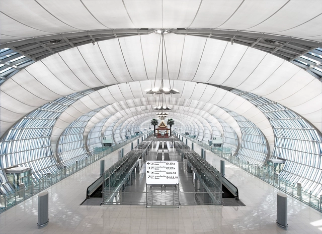 Complejo de Terminal de Pasajeros Aeropuerto de Suvarnabhumi / Jahn - Aeropuerto