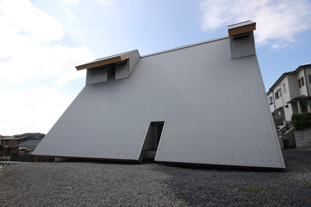Vivienda pasiva con reloj solar / Kikuma Watanabe - Casas