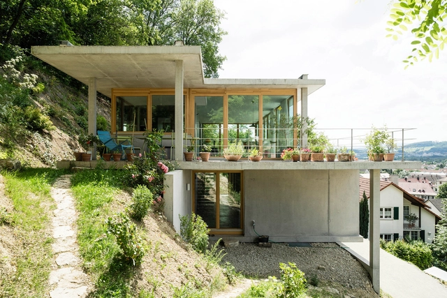 Casa en Pendiente / Gian Salis Architect - Casas