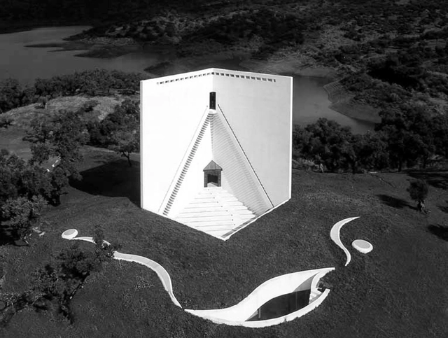 Clásicos de Arquitectura: Casa de Retiro Espiritual / Emilio Ambasz - Imagen Principal