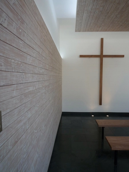 Oratorio Campus Fray León UDD / Mauricio Lama - Ruben Díaz - Edificios Relogiosos