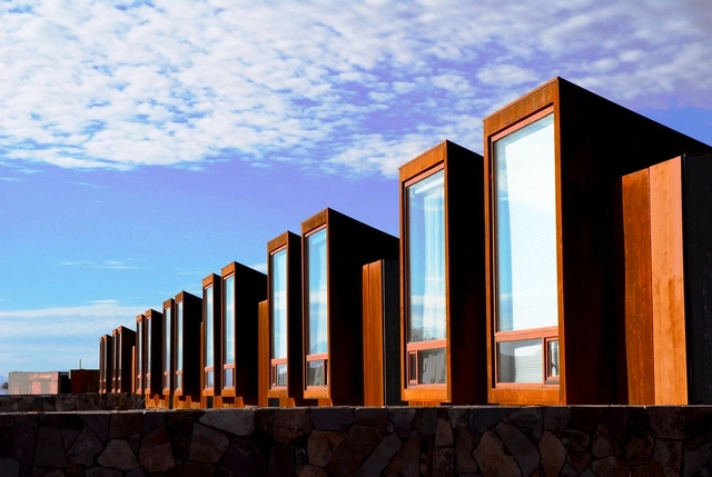 Hotel Tierra Atacama / Matias Gonzalez + Rodrigo Searle - Hoteles, Fachada, Pilares