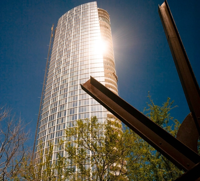 Search Ends for Solution to Museum Tower's Glare Problems at Nasher Sculpture Center - Featured Image
