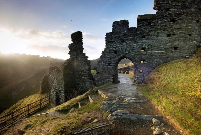 Wilkinson Eyre Among 6 Teams Selected for "Structurally Daring" Bridge at Tintagel Castle - Featured Image