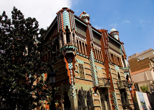 La primera casa diseñada por Gaudí abrirá como museo en 2016 - Imagen Principal