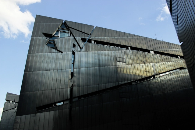Clásicos de Arquitectura: Museo Judío, Berlín / Daniel Libenskind - Museo, Fachada