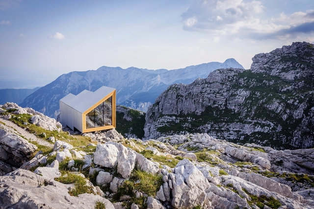Refugio alpino Skuta / OFIS arhitekti + AKT II + Harvard GSD Students - Cabañas & Lodges